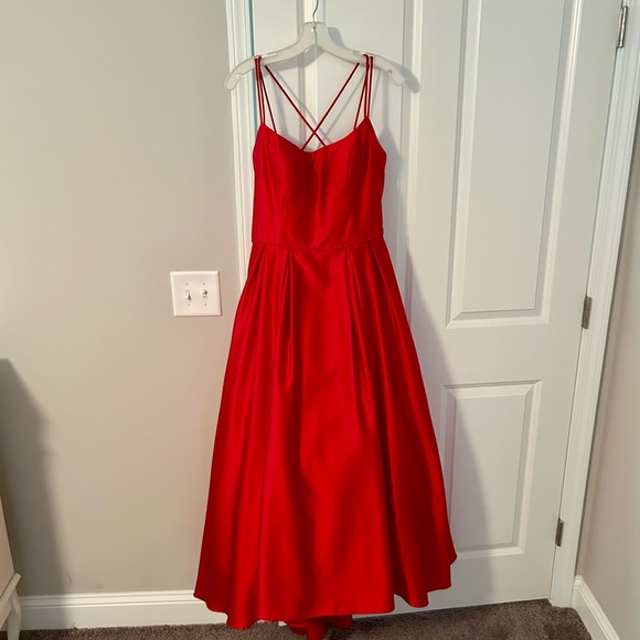 Elegant Red Ball Gown Dress - Picture 3 of 8